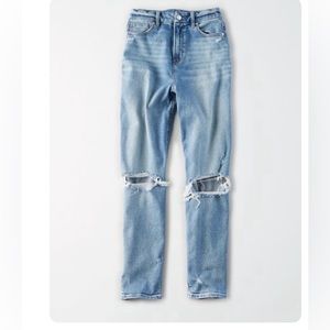 AE STRETCH RIPPED CURVY MOM JEANS 👖